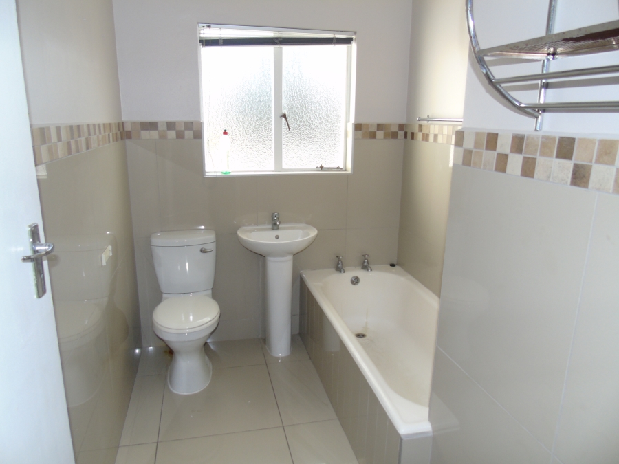 To Let 3 Bedroom Property for Rent in Beacon Bay Eastern Cape